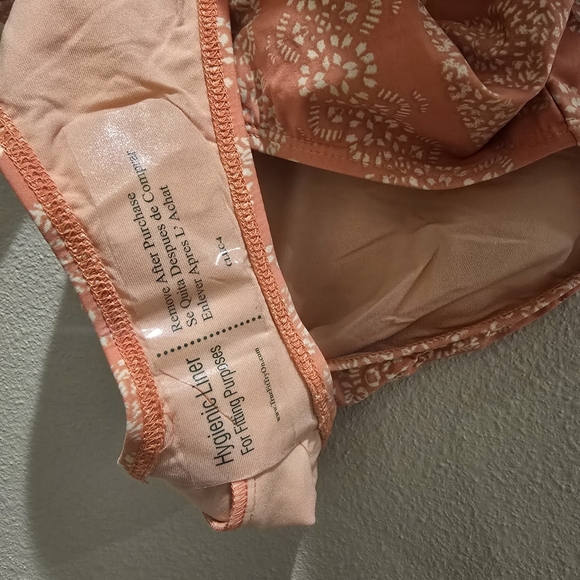 NWOT Robin Piccone Isla One Piece Coral Pink White Floral Medallion Size 8 - Picture 4 of 5